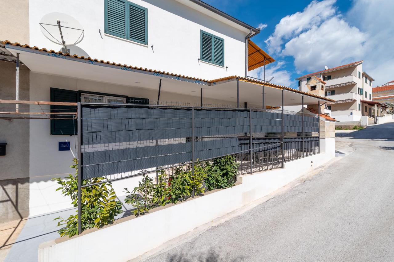 Apartment Radic-Perfect Location For Summer Activities Trogir Exterior photo