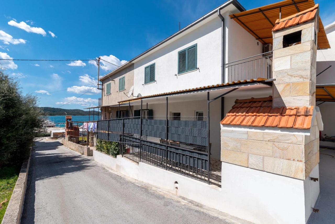 Apartment Radic-Perfect Location For Summer Activities Trogir Exterior photo